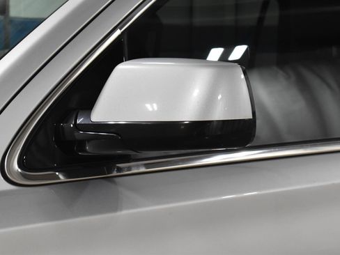 Used 2017 GMC Yukon SLT image 33