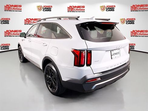 Used 2022 Kia Sorento S w/ Panoramic Sunroof Package image 2
