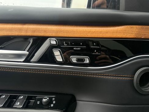 Used 2022 Jeep Grand Wagoneer Series III image 19