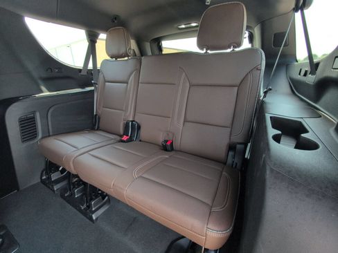 Used 2024 Chevrolet Suburban High Country AWD/4WD image 29