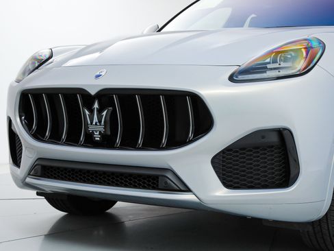 Certified 2023 Maserati Grecale GT image 9