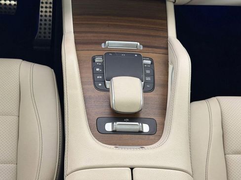 Used 2023 Mercedes-Benz GLS 450 4MATIC image 18
