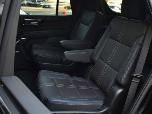 Used 2025 Chevrolet Tahoe High Country AWD/4WD image 12