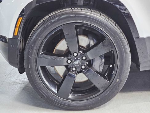 Used 2024 Land Rover Defender 130 X-Dynamic SE image 8