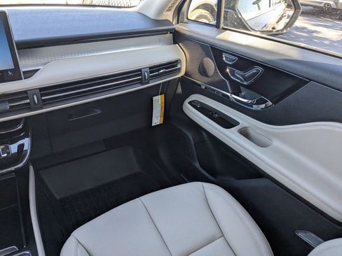 New 2026 Lincoln Corsair Premiere FWD image 17