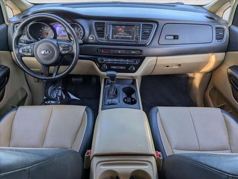 Used 2017 Kia Sedona LX w/ LX Essentials Premium Package image 16
