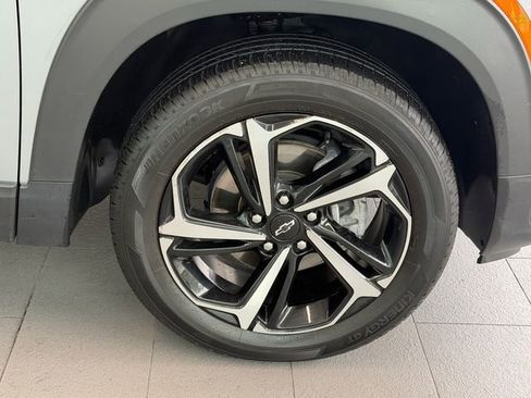 Used 2023 Chevrolet TrailBlazer RS w/ Technology Package AWD/4WD image 16