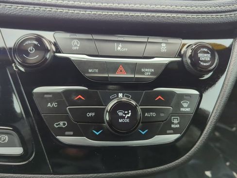 Used 2022 Chrysler Pacifica Touring-L w/ S Appearance Package image 26