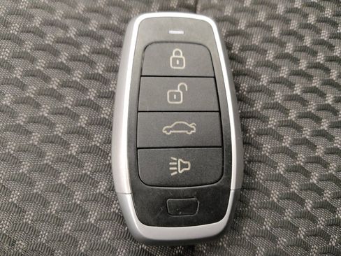 Used 2024 GMC Terrain SLE FWD image 32