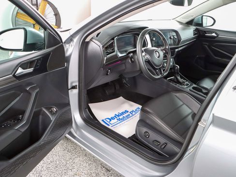 Used 2021 Volkswagen Jetta SEL image 3