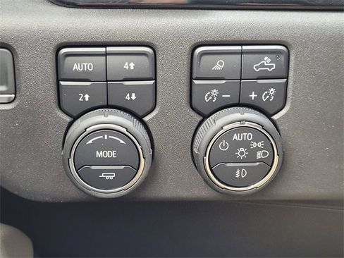 Used 2025 Chevrolet Silverado 1500 ZR2 w/ Technology Package image 18