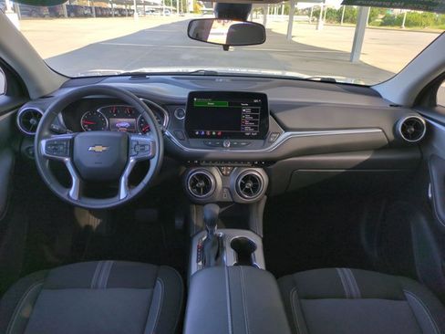 Used 2025 Chevrolet Blazer LT FWD image 18