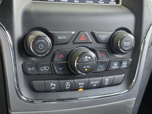 Used 2021 Jeep Grand Cherokee Laredo AWD/4WD image 17