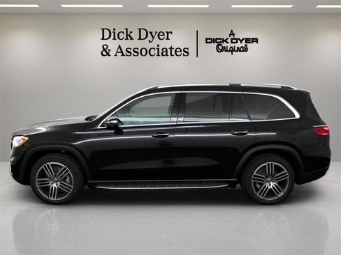 Used 2025 Mercedes-Benz GLS 450 4MATIC image 3
