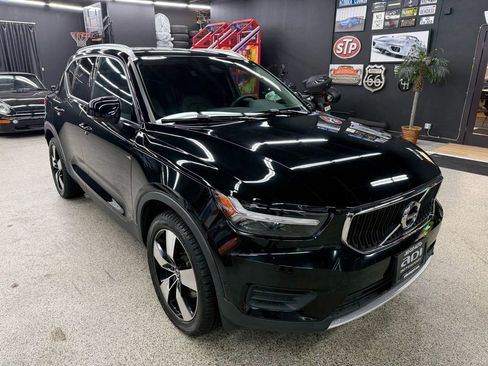 Used 2019 Volvo XC40 T5 Momentum image 7