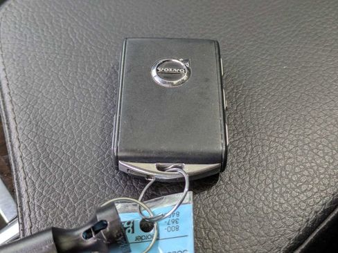 Used 2017 Volvo XC90 T6 Momentum w/ Vision Package image 44