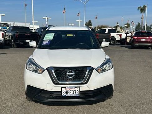 Used 2018 Nissan Kicks SV image 9