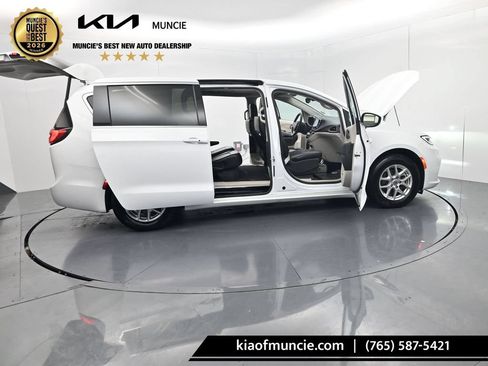 Used 2024 Chrysler Pacifica Touring-L FWD image 54