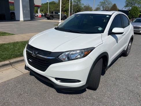 Used 2017 Honda HR-V LX image 2