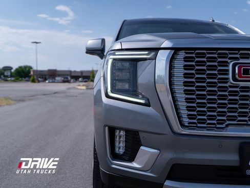 Used 2021 GMC Yukon XL Denali w/ Denali Premium Package image 7