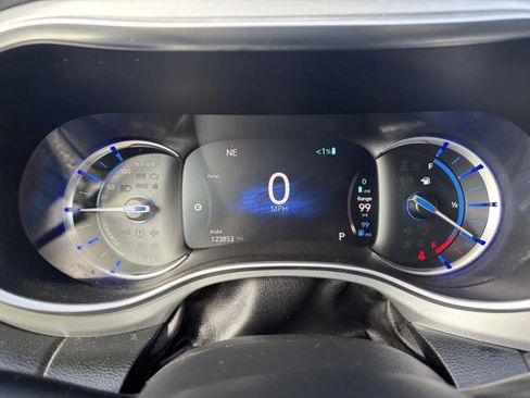 Used 2019 Chrysler Pacifica Touring-L w/ S Appearance Package FWD image 19
