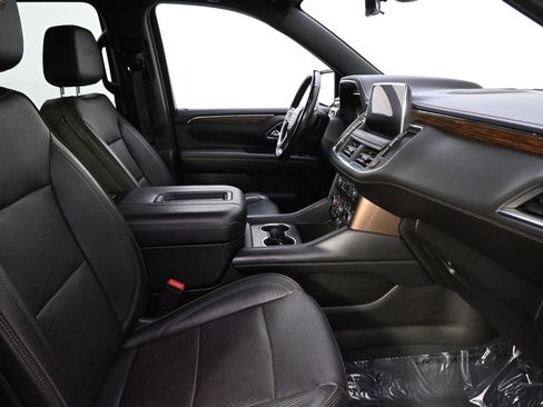 Used 2023 Chevrolet Suburban High Country image 16