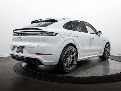 Certified 2025 Porsche Cayenne Turbo AWD/4WD image 7