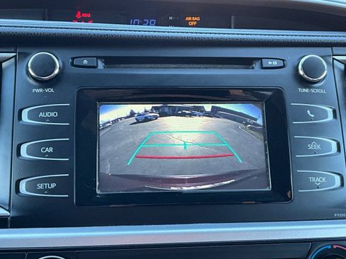 Used 2018 Toyota Highlander LE image 15