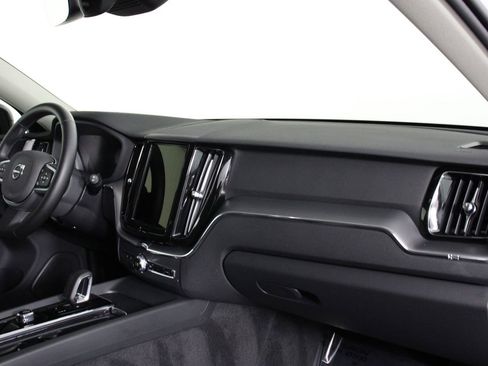 Certified 2025 Volvo XC60 B5 Core image 22