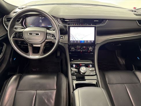 Used 2022 Jeep Grand Cherokee Overland w/ Luxury Tech Group IV AWD/4WD image 28