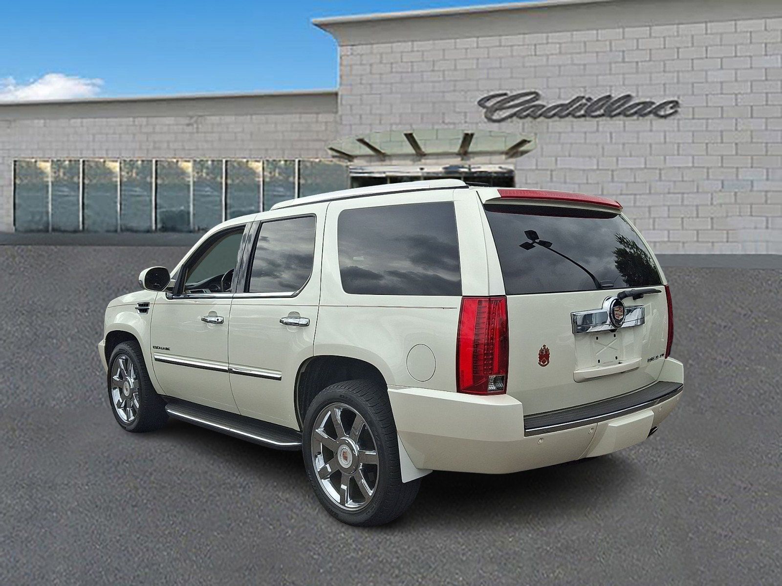 Used 2014 Cadillac Escalade Luxury AWD/4WD image 6