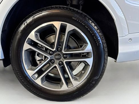 Used 2025 Audi Q5 Premium w/ Convenience Package image 29