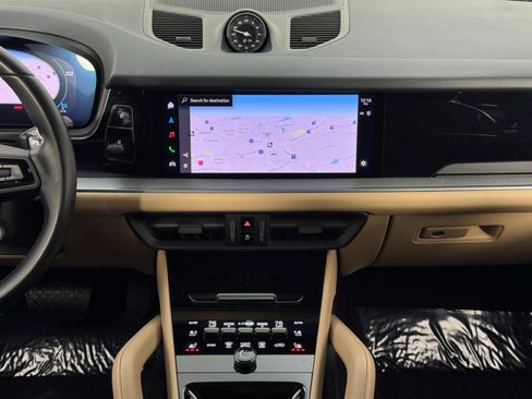 Used 2024 Porsche Cayenne w/ Sport Chrono Package image 24