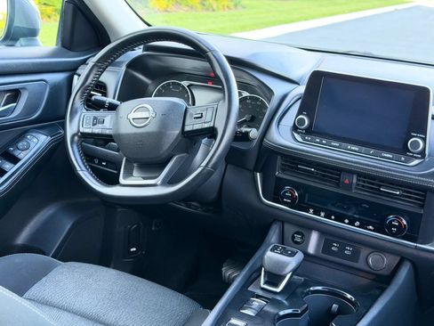 Used 2025 Nissan Rogue SV FWD image 29