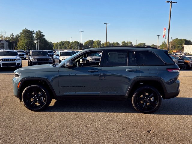 New 2027 Jeep Grand Cherokee Limited RWD image 4