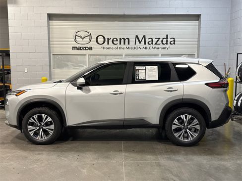 Used 2023 Nissan Rogue SV image 27