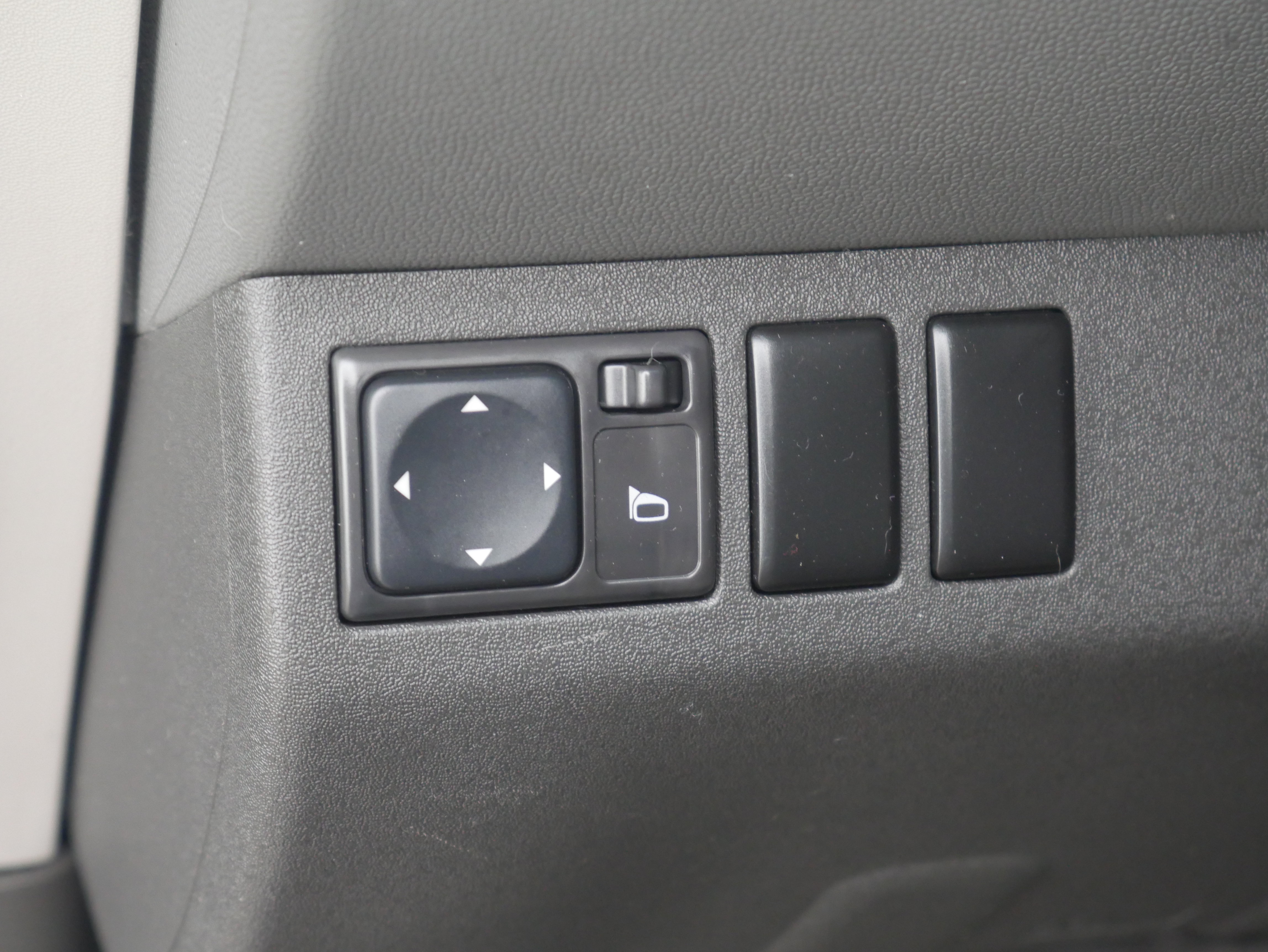 Used 2009 Nissan Xterra X AWD/4WD image 5