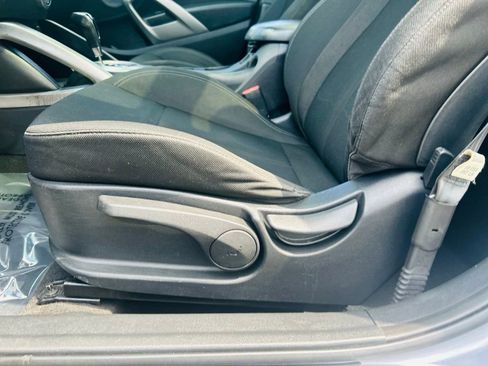 Used 2017 Hyundai Veloster FWD image 15