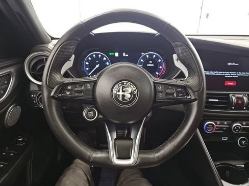 Used 2024 Alfa Romeo Giulia Veloce image 17