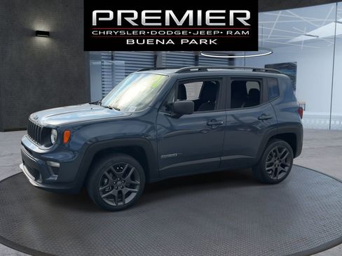Used 2021 Jeep Renegade Latitude w/ Sun & Sound Group AWD/4WD image 4
