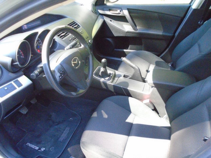 Used 2013 MAZDA MAZDA3 i SV FWD image 10