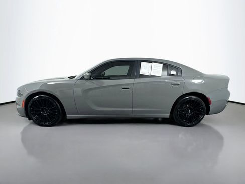 Used 2019 Dodge Charger SXT RWD image 8