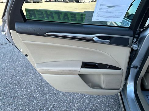Used 2013 Ford Fusion SE FWD image 13