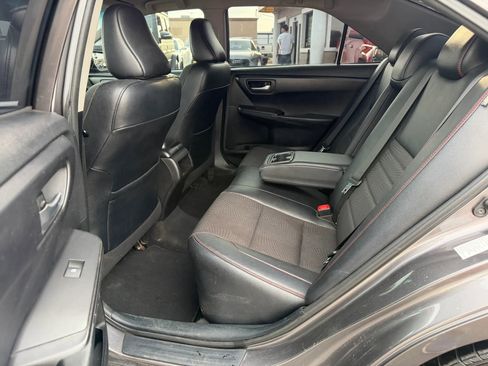 Used 2017 Toyota Camry SE FWD image 7