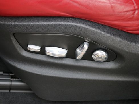 Used 2020 Porsche Cayenne w/ Premium Package image 29