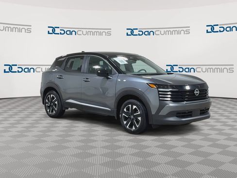Used 2025 Nissan Kicks SV w/ Charging Package AWD/4WD image 2