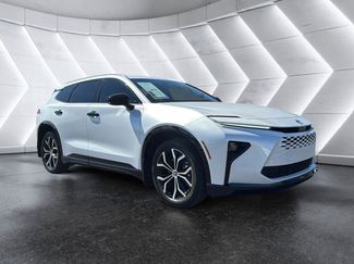 Used 2025 Toyota Crown Signia video 1