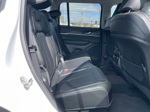 Certified 2023 Jeep Grand Cherokee Limited AWD/4WD image 19
