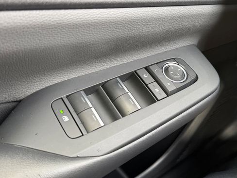 Used 2023 Toyota Prius XLE image 17