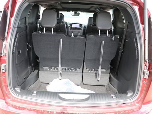New 2023 Chrysler Pacifica Limited w/ Uconnect Theater Family Group image 38